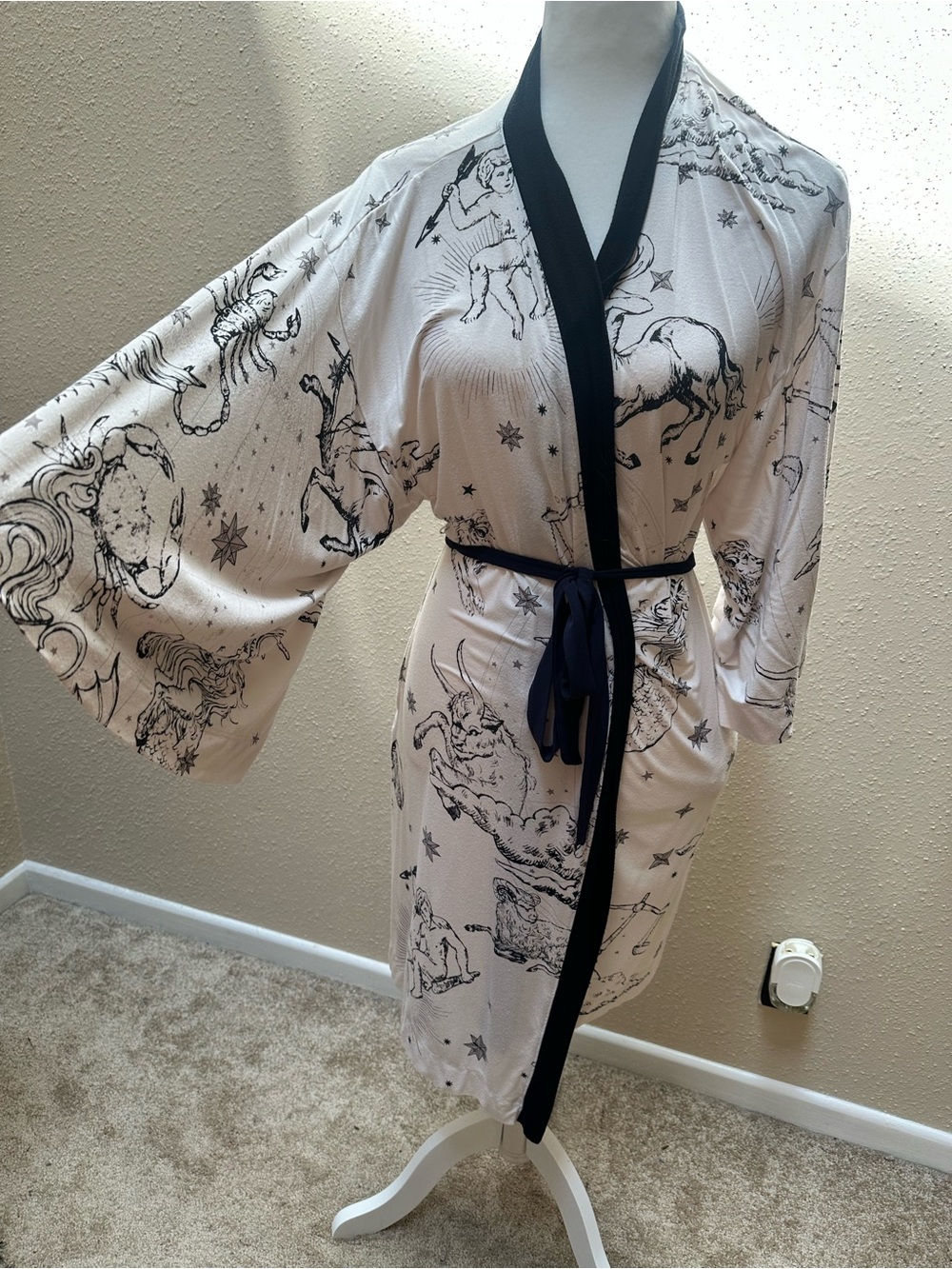 Soma Zodiac Astrology Celestial Star Sign Kimono Flare Sleeve Short Belt Robe